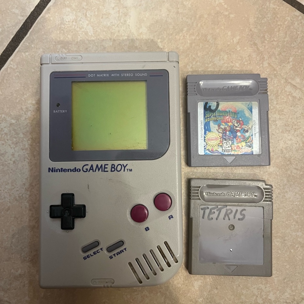 VINTAGE Game boy with super Mario brothers and Tetris